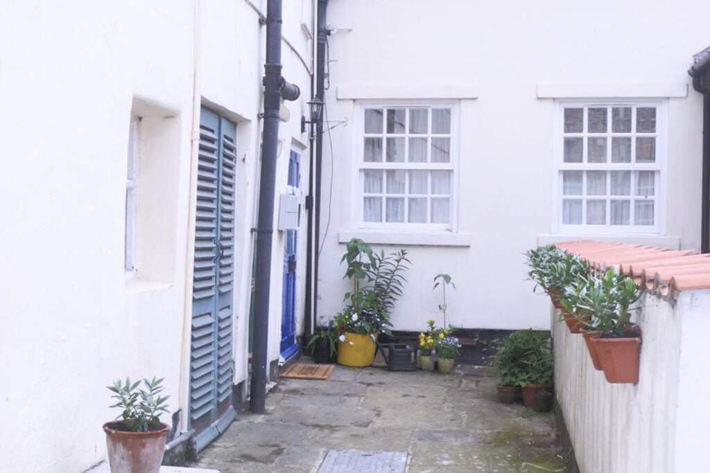 Kikas Cottage, Rear 89 Church Street, White Horse Yard Уитби Экстерьер фото